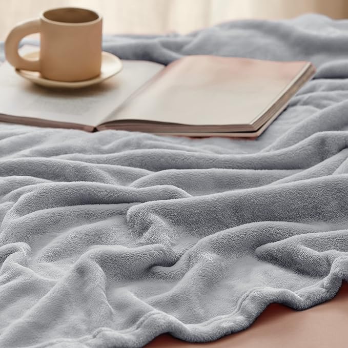 Bedsure GentleSoft Fleece Blanket Twin Size Light Grey - Image 4