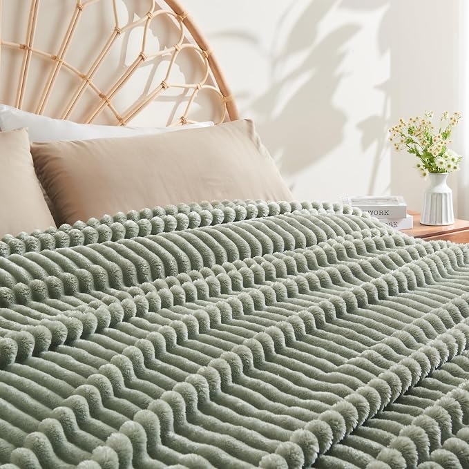 NEWCOSPLAY Fleece Ribbed Cozy Twin Blanket - Image 9