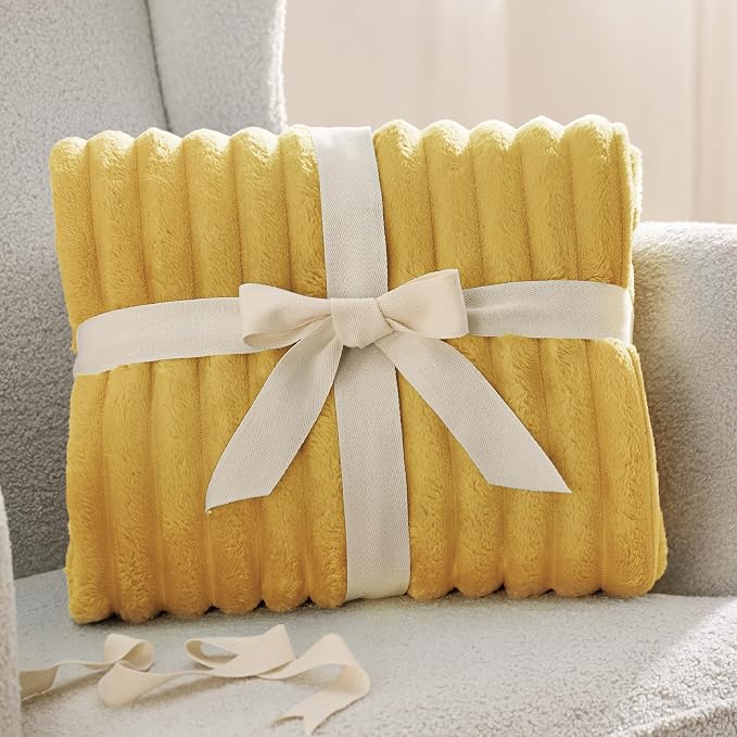 Bedsure Soft Full Size Fleece Blankets - Image 9