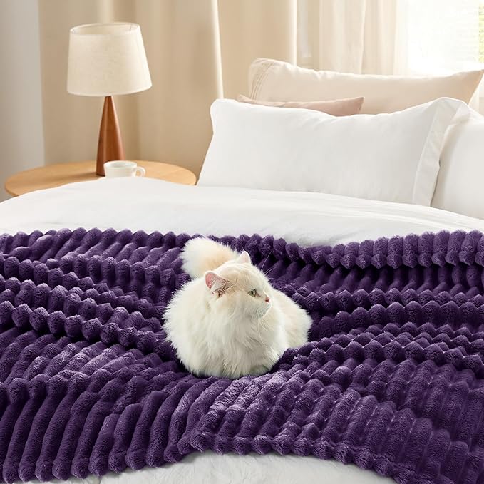Bedsure Soft Full Size Fleece Blankets - Image 7