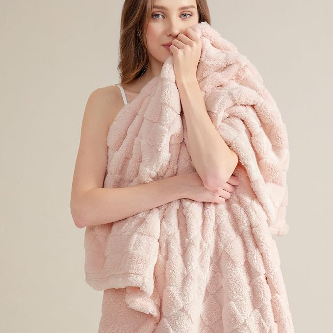 Bedsure GentleSoft Full Size Blankets - Image 2