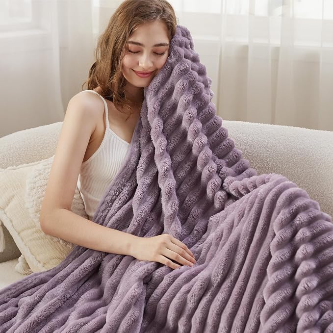 Bedsure Soft Light Purple Throw Blanket - Image 4