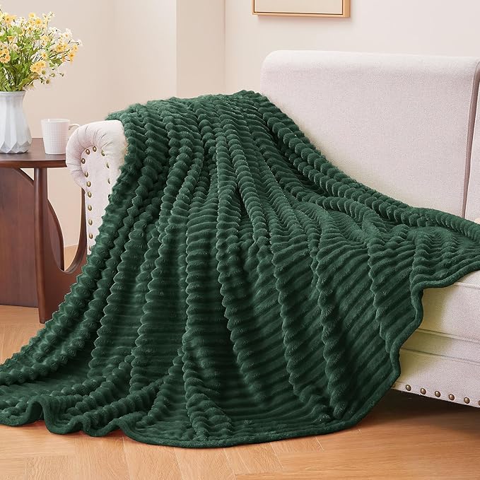 BEDELITE 3D Ribbed Emerald Green Fleece Twin Blanket - Image 2