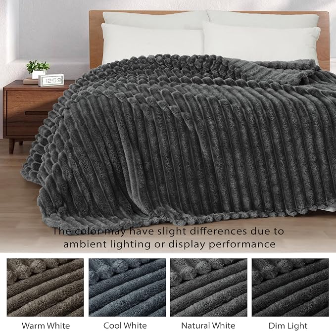 Exclusivo Mezcla Striped Fleece Throw Blanket - Image 3